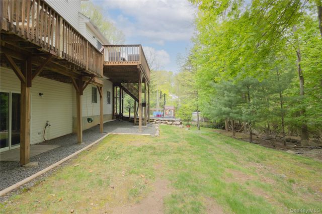 1 Alexa Court, Pearl River, NY 10965