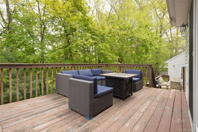 1 Alexa Court, Pearl River, NY 10965