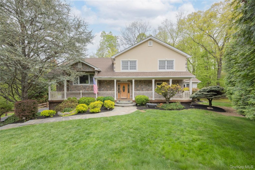 1 Alexa Court, Pearl River, NY 10965