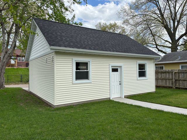 2407 Warren Street, Davenport, IA 52804