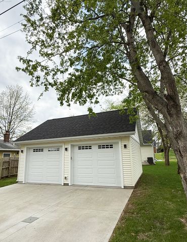 2407 Warren Street, Davenport, IA 52804