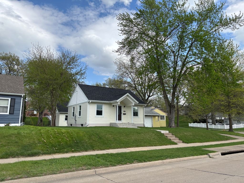 2407 Warren Street, Davenport, IA 52804