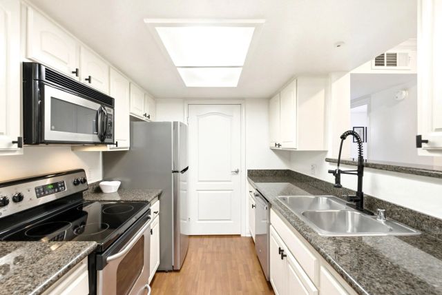 12015 Alta Carmel Ct 302, San Diego, CA 92128