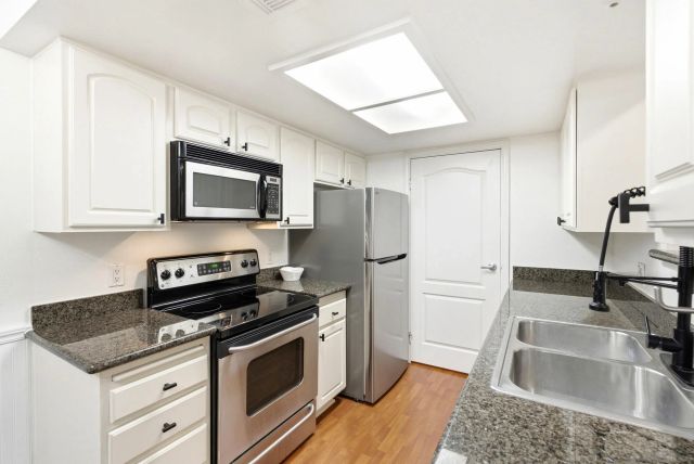 12015 Alta Carmel Ct 302, San Diego, CA 92128