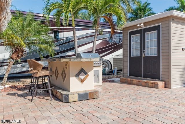 5216 Pineland Daisy TRL, Fort Myers, FL 33905