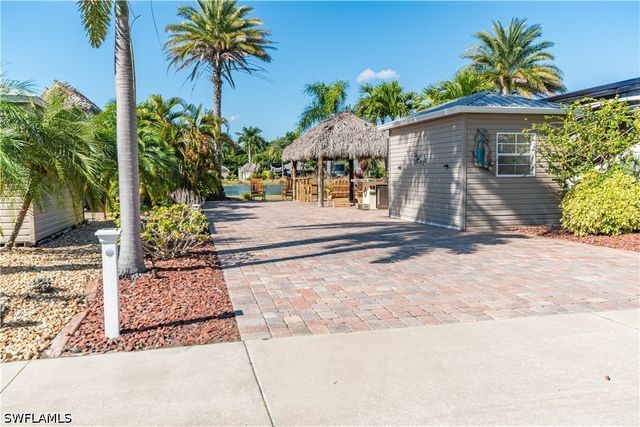 5216 Pineland Daisy TRL, Fort Myers, FL 33905