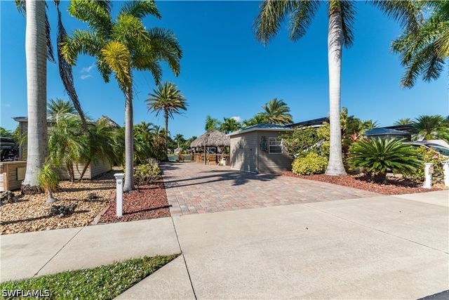 5216 Pineland Daisy TRL, Fort Myers, FL 33905