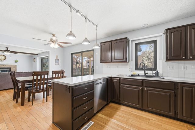 127 S Springwood, Derby, KS 67037