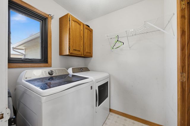 127 S Springwood, Derby, KS 67037