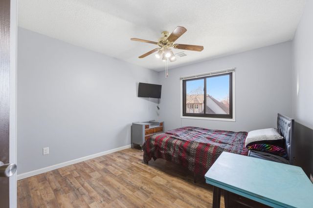 127 S Springwood, Derby, KS 67037