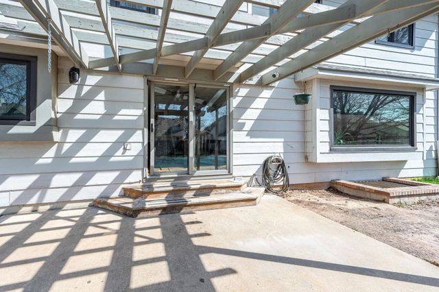 127 S Springwood, Derby, KS 67037