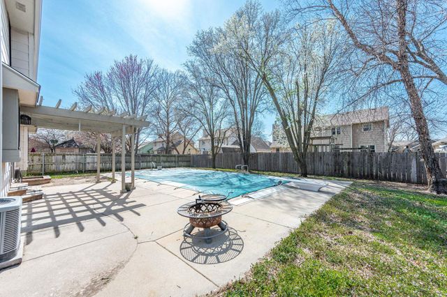 127 S Springwood, Derby, KS 67037