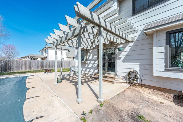 127 S Springwood, Derby, KS 67037