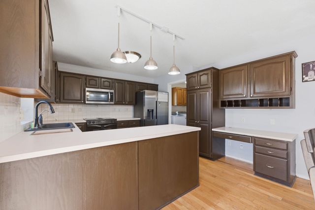 127 S Springwood, Derby, KS 67037