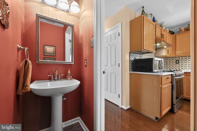 17 BUTTONWOOD DR, Exton, PA 19341