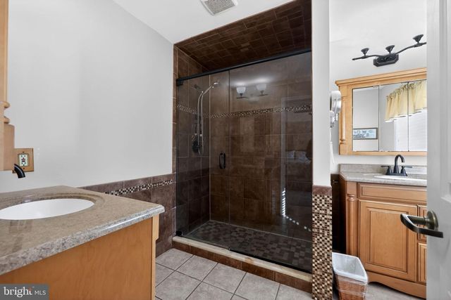 17 BUTTONWOOD DR, Exton, PA 19341