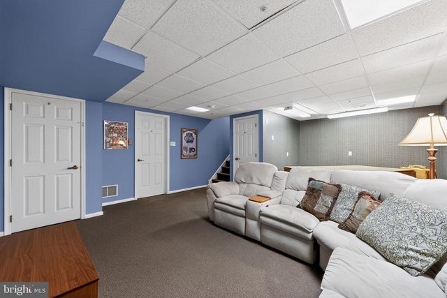 17 BUTTONWOOD DR, Exton, PA 19341