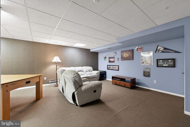 17 BUTTONWOOD DR, Exton, PA 19341