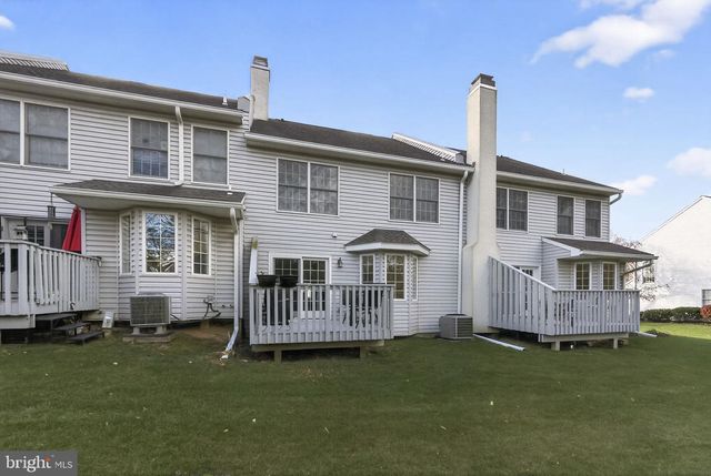 17 BUTTONWOOD DR, Exton, PA 19341