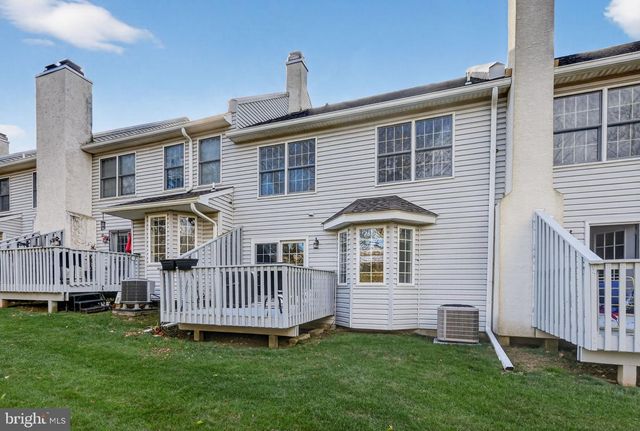 17 BUTTONWOOD DR, Exton, PA 19341