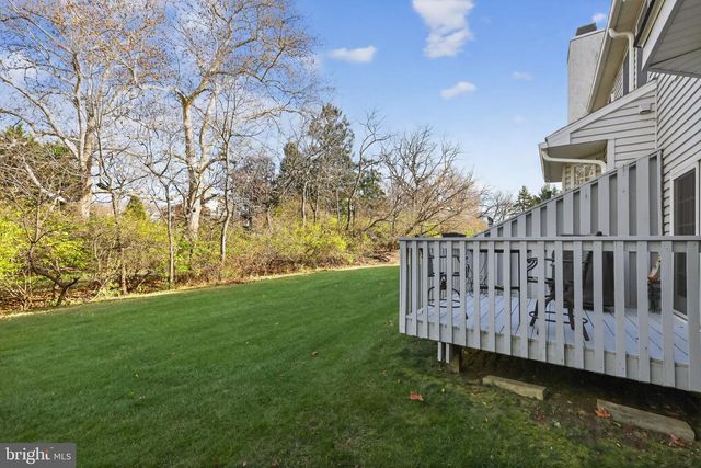 17 BUTTONWOOD DR, Exton, PA 19341