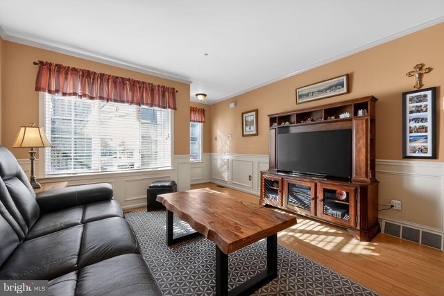 17 BUTTONWOOD DR, Exton, PA 19341