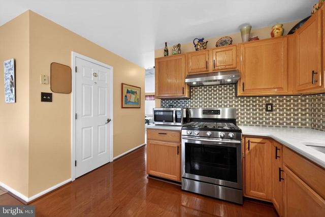 17 BUTTONWOOD DR, Exton, PA 19341