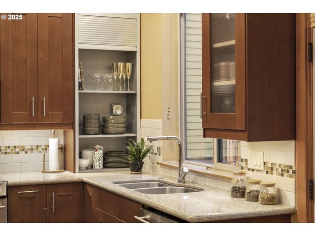 5115 S CORBETT Ave H, Portland, OR 97239