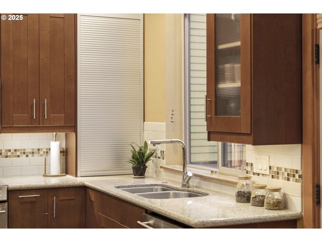 5115 S CORBETT Ave H, Portland, OR 97239