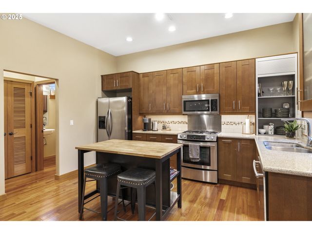 5115 S CORBETT Ave H, Portland, OR 97239