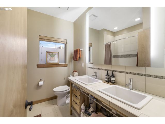 5115 S CORBETT Ave H, Portland, OR 97239