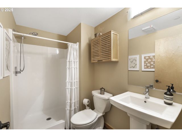 5115 S CORBETT Ave H, Portland, OR 97239