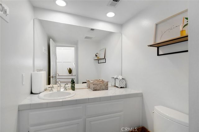 18741 Hatteras Street 1, Tarzana, CA 91356