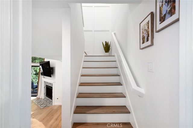 18741 Hatteras Street 1, Tarzana, CA 91356