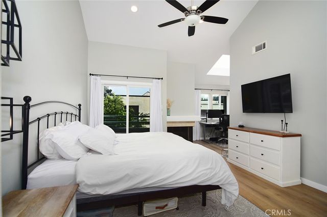 18741 Hatteras Street 1, Tarzana, CA 91356