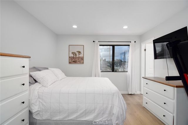 18741 Hatteras Street 1, Tarzana, CA 91356