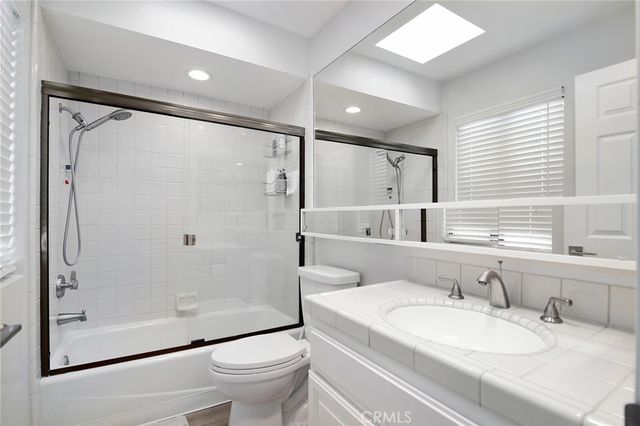 18741 Hatteras Street 1, Tarzana, CA 91356