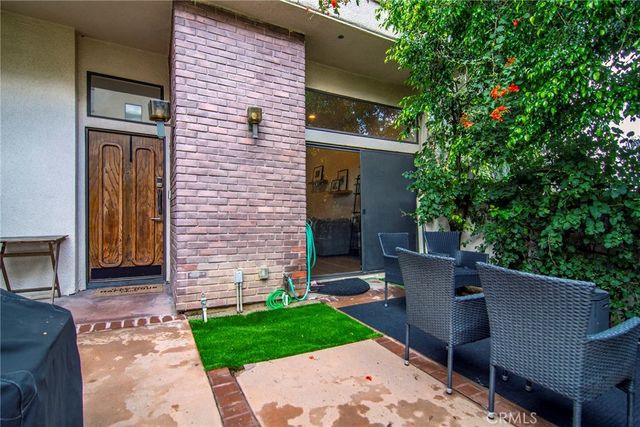 18741 Hatteras Street 1, Tarzana, CA 91356