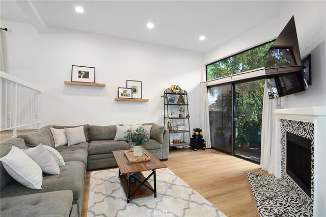 18741 Hatteras Street 1, Tarzana, CA 91356