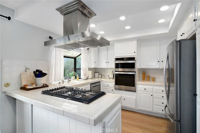 18741 Hatteras Street 1, Tarzana, CA 91356