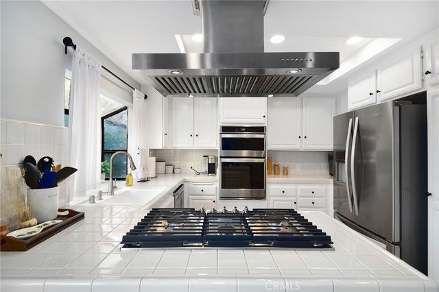 18741 Hatteras Street 1, Tarzana, CA 91356