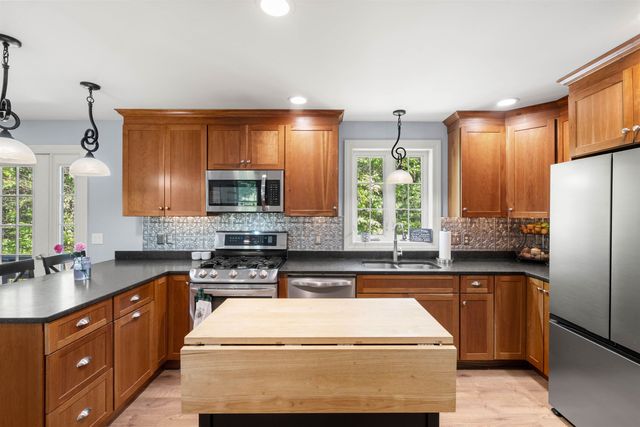 137 Hearthside Drive, Barrington, NH 03825