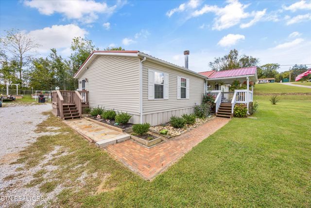 1476 Martha Dandridge Circle, Dandridge, TN 37725