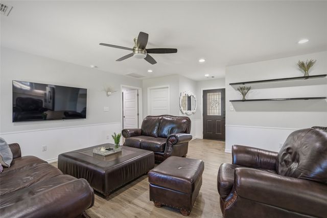 105 Thode Street, Whitesboro, TX 76273