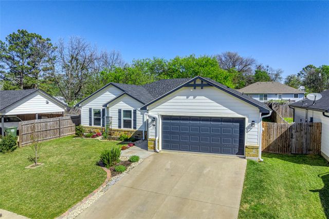 105 Thode Street, Whitesboro, TX 76273