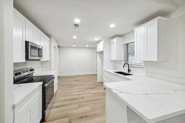 3217 Ripple Creek Circle, Baytown, TX 77521