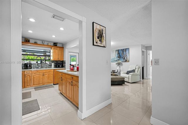 31 NW 133rd Pl, Miami, FL 33182