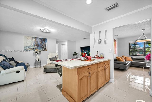 31 NW 133rd Pl, Miami, FL 33182