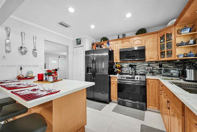 31 NW 133rd Pl, Miami, FL 33182