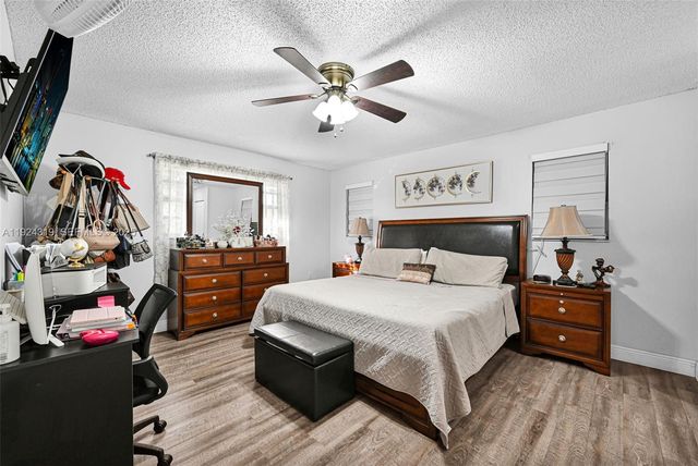 31 NW 133rd Pl, Miami, FL 33182